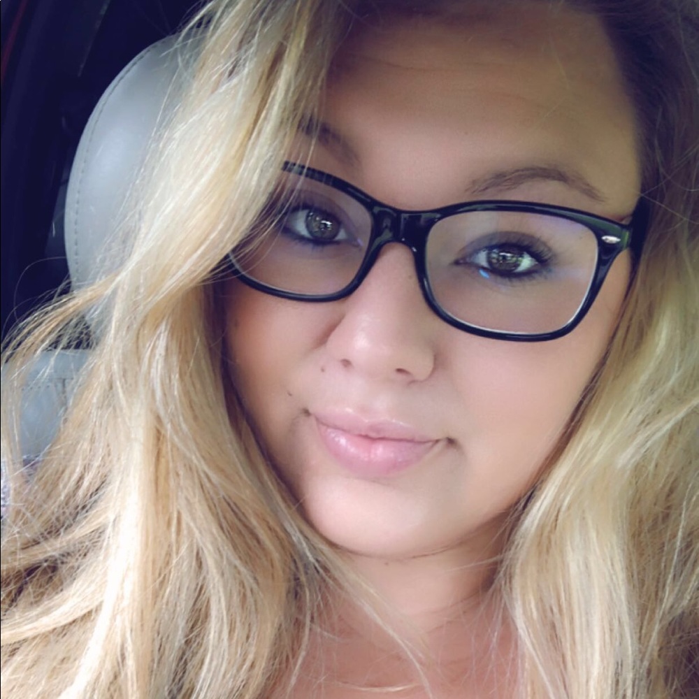 Meet your Posher, Kayla - Picture 1 of 1